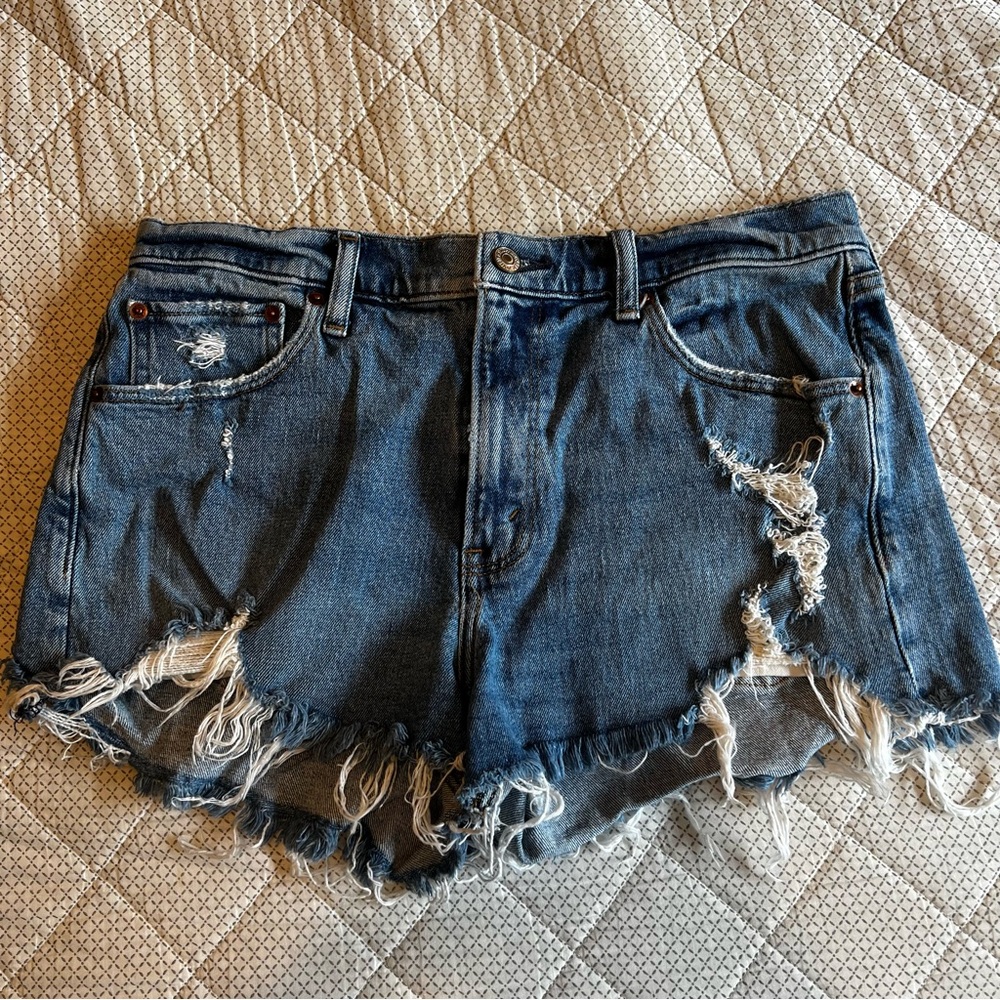 Abercrombie & Fitch Shorts Women's Blue‎ Distressed Jean Mom Short Size 30/10